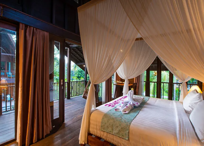 منتجع The Kirana Tembok 4*